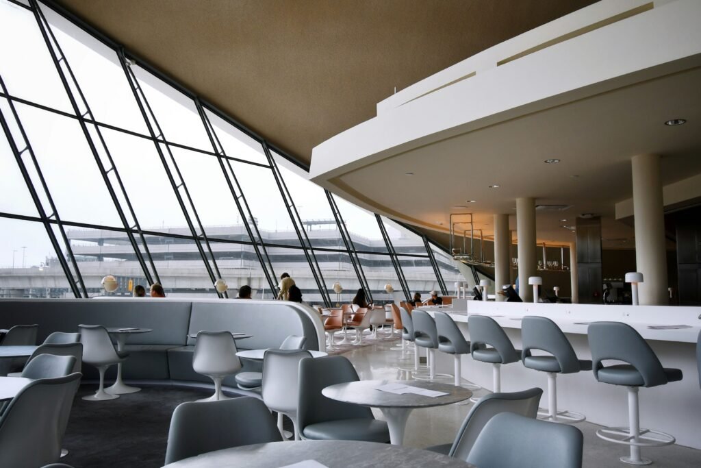 Top 5 Best Airport Lounges In The World.